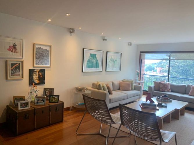 Apartamento de 3 alcobas en venta en Los Rosales, Bogotá, 274 m² · foto 2 de 23
