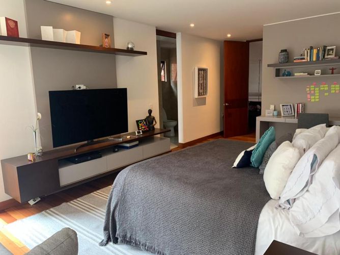 Apartamento de 3 alcobas en venta en Los Rosales, Bogotá, 274 m² · foto 4 de 23