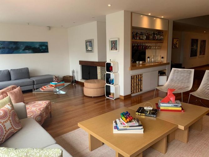 Apartamento de 3 alcobas en venta en Los Rosales, Bogotá, 274 m² · foto 9 de 23