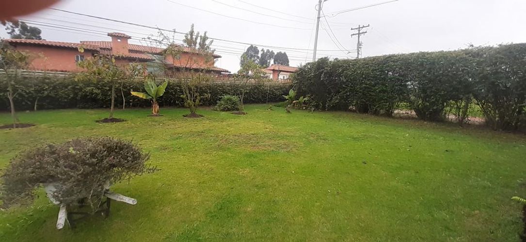 Casa de 7 alcobas en venta en Santa Lucia, Chía, 540 m² · foto 2 de 24