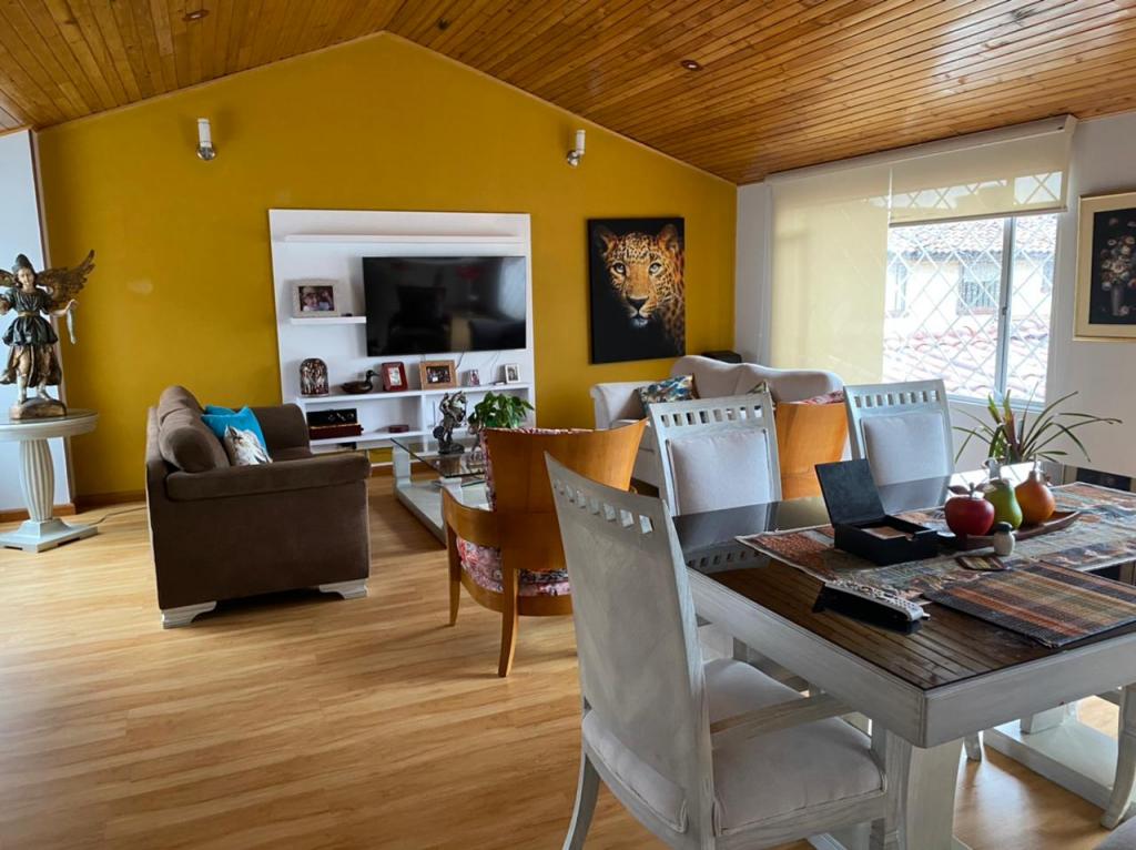 Casa en venta en Alhambra, Bogotá · foto 2 de 19