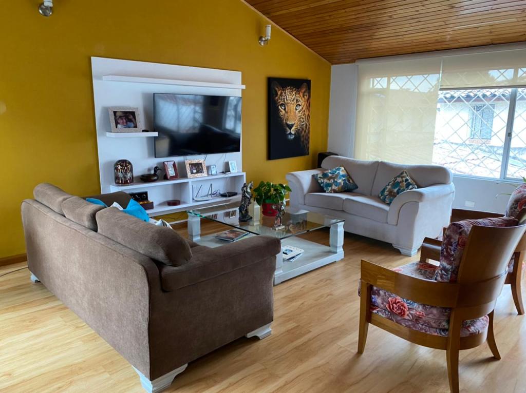 Casa en venta en Alhambra, Bogotá · foto 3 de 19