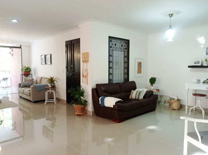 Apartamento de 3 alcobas en venta en El Poblado, Medellín, 140 m² · foto 2 de 19