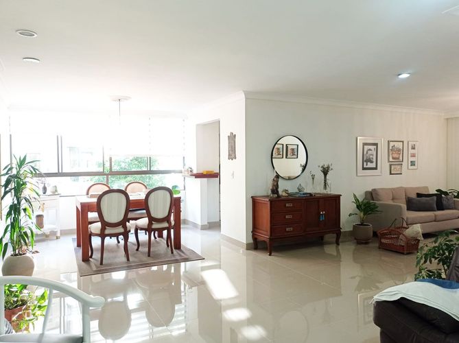 Apartamento de 3 alcobas en venta en El Poblado, Medellín, 140 m² · foto 3 de 19