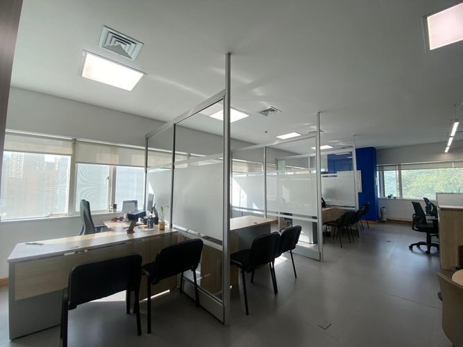Oficina en arriendo en El Poblado, Medellín, 103 m² · foto 4 de 8