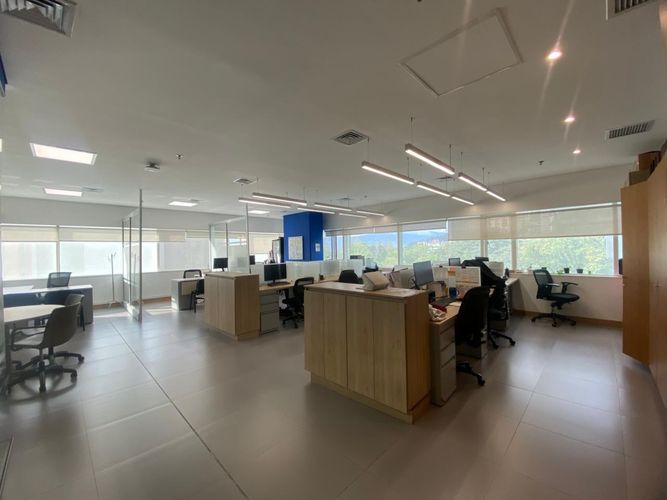 Oficina en arriendo en El Poblado, Medellín, 103 m² · foto 5 de 8