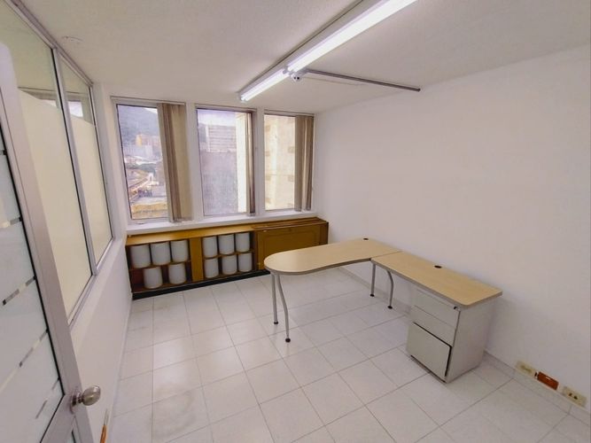 Oficina en venta en San Pedro, Cali, 240 m² · foto 13 de 24