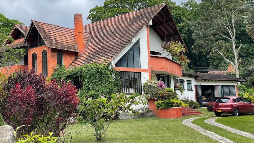 Casa de 5 alcobas en venta en Menzuly, Piedecuesta, 600 m² · foto 2 de 24