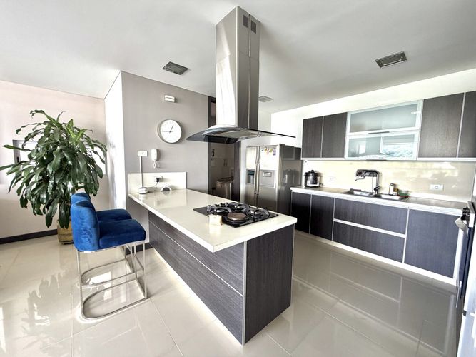 Apartamento de 3 alcobas en venta en Normandia, Cali, 190 m² · foto 6 de 9