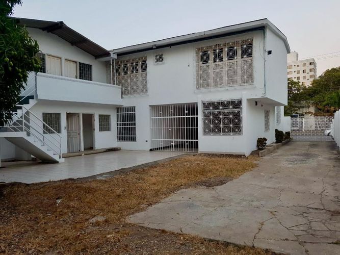 Casa de 15 alcobas en venta en Manga, Cartagena, 425 m² · foto 9 de 9