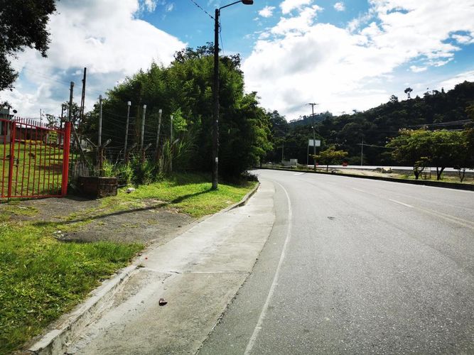 Finca en venta en Boqueron, Ibagué, 379 m² · foto 2 de 24