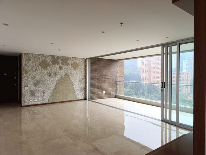 Apartamento de 4 alcobas en venta en El Poblado, Medellín, 200 m² · foto 1 de 19