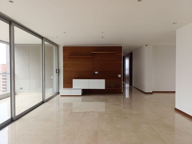 Apartamento de 4 alcobas en venta en El Poblado, Medellín, 200 m² · foto 2 de 19