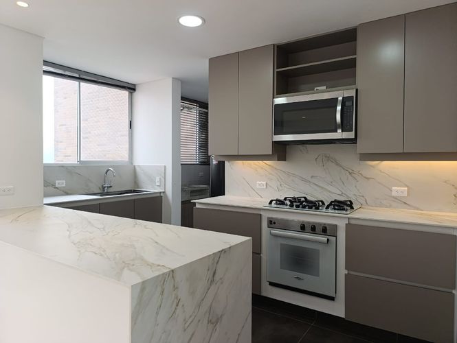 Apartamento de 4 alcobas en venta en El Poblado, Medellín, 200 m² · foto 4 de 19
