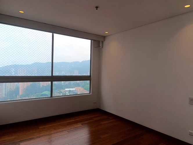 Apartamento de 4 alcobas en venta en El Poblado, Medellín, 200 m² · foto 11 de 19