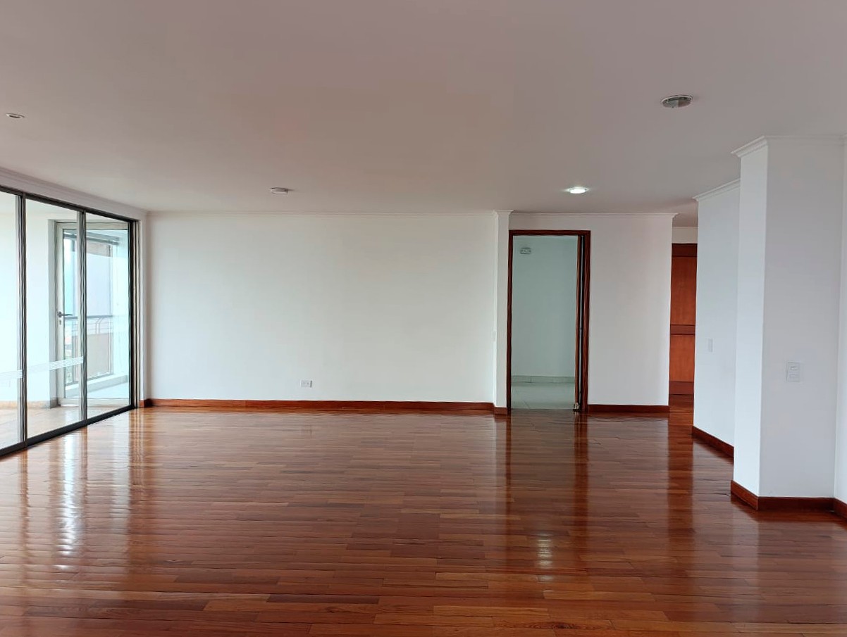 Apartamento en arriendo en El Poblado, Medellín · foto 2 de 18