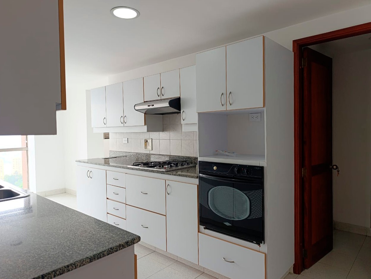 Apartamento en arriendo en El Poblado, Medellín · foto 5 de 18