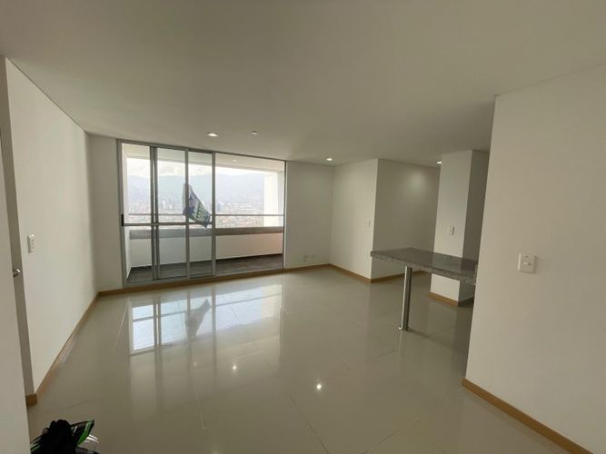 Apartamento de 3 alcobas en arriendo en Guaduales De La Abadia, Envigado, 75 m² · foto 3 de 14