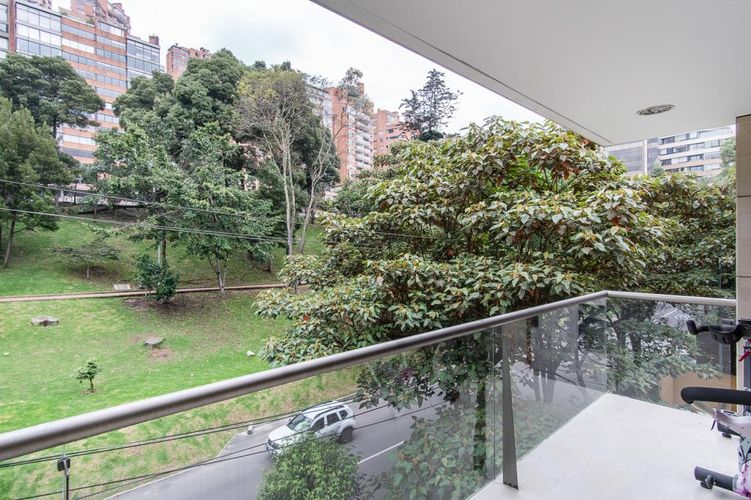 Apartamento de 3 alcobas en venta en Chico Norte, Bogotá, 173 m² · foto 5 de 19