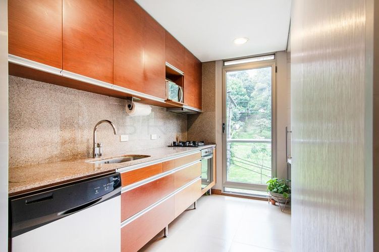 Apartamento de 3 alcobas en venta en Chico Norte, Bogotá, 173 m² · foto 7 de 19