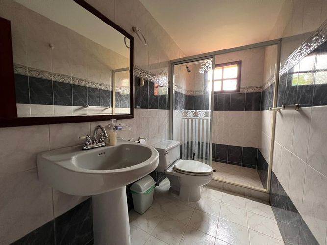 Casa de 4 alcobas en venta en El Porvenir, Rionegro, 300 m² · foto 18 de 19