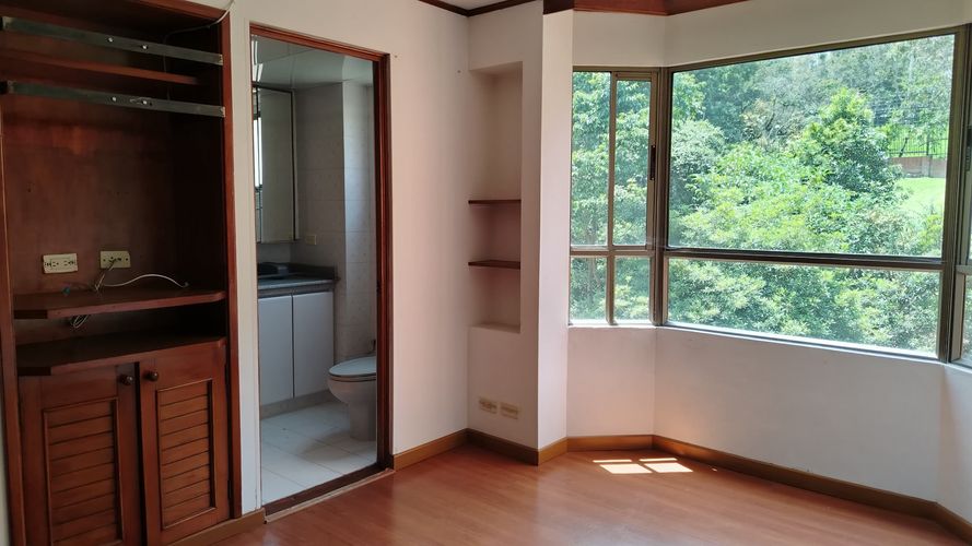 Apartamento de 4 alcobas en venta en Colina Campestre, Bogotá, 82 m² · foto 2 de 22
