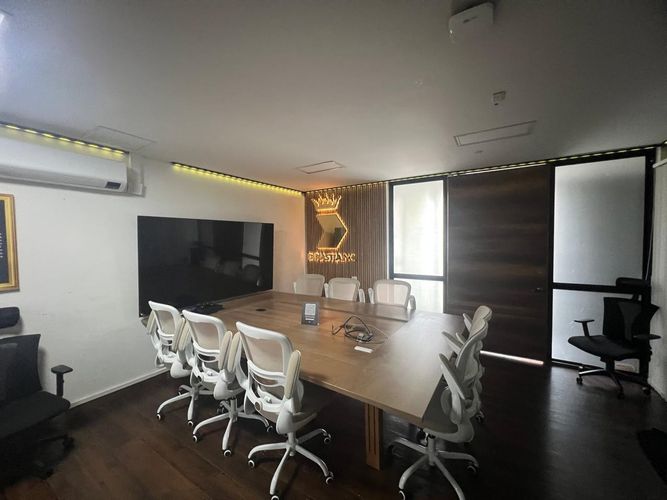 Oficina en arriendo en El Poblado, Medellín, 180 m² · foto 2 de 11