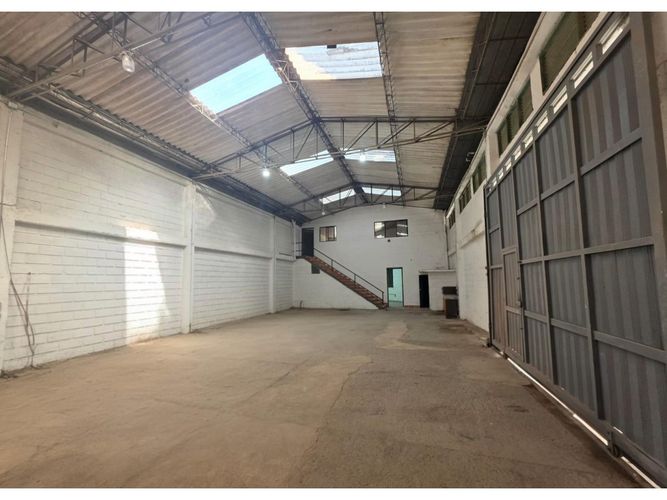 Bodega en arriendo en San Jose, Itagüí, 330 m² · foto 4 de 12