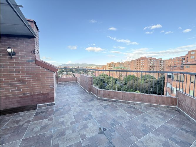 Apartamento de 3 alcobas en venta en Colina Campestre, Bogotá, 175 m² · foto 2 de 24