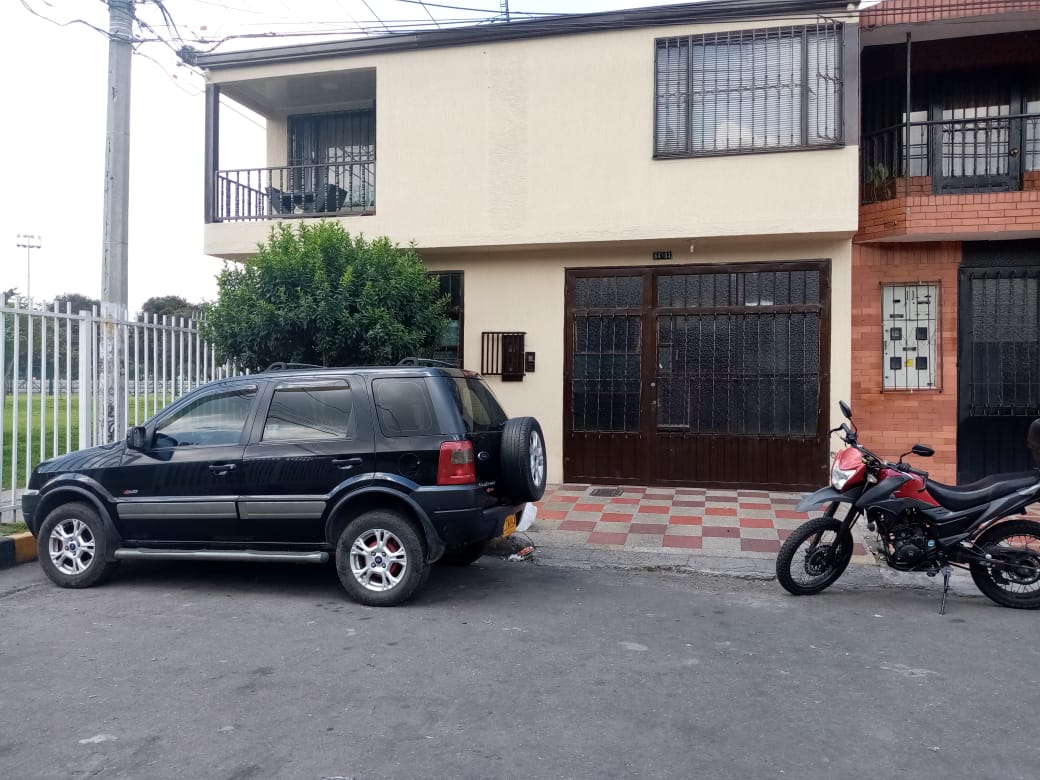 Casa en venta en Villa Luz, Bogotá · foto 2 de 11