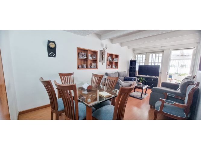 Casa de 6 alcobas en venta en Engativa Zona Urbana, Bogotá, 200 m² · foto 3 de 18