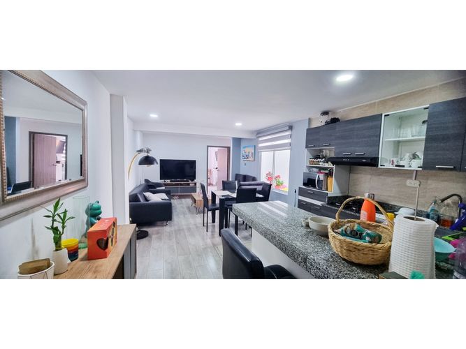 Casa de 6 alcobas en venta en Engativa Zona Urbana, Bogotá, 365 m² · foto 2 de 14