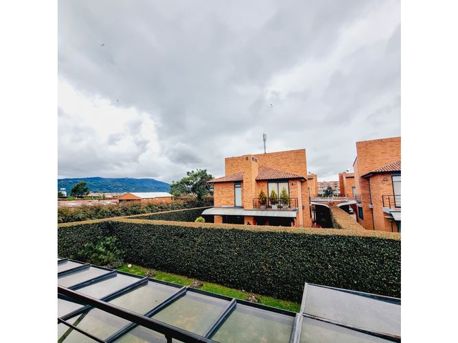 Casa de 5 alcobas en venta en Quintas Del Bosque, Cajicá, 329 m² · foto 1 de 24