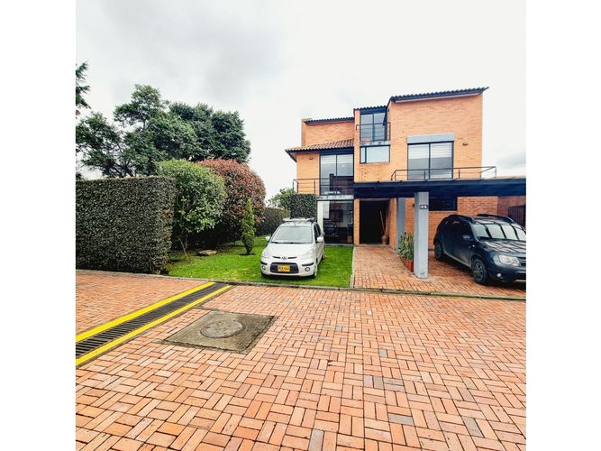Casa de 5 alcobas en venta en Quintas Del Bosque, Cajicá, 329 m² · foto 2 de 24