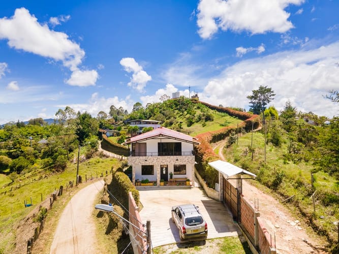 Casa de 4 alcobas en venta en El Socorro, Marinilla, 1313 m² · foto 13 de 14