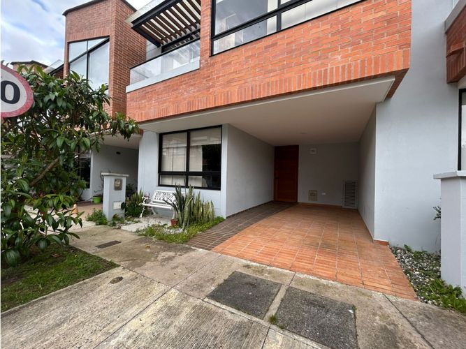 Casa de 3 alcobas en venta en Lomitas, La Ceja, 160 m² · foto 2 de 24