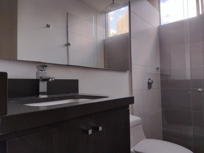 Apartamento de 3 alcobas en venta en El Poblado, Medellín, 96 m² · foto 17 de 18