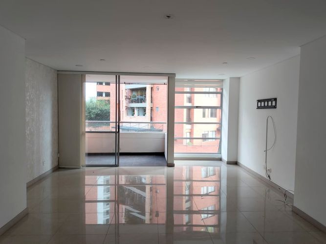 Apartamento de 3 alcobas en venta en El Poblado, Medellín, 96 m² · foto 1 de 18