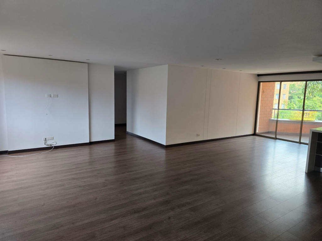 Apartamento en arriendo en El Poblado, Medellín · foto 4 de 19
