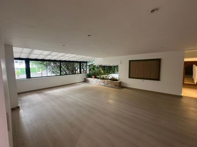 Apartamento de 4 alcobas en venta en Lalinde, Medellín, 295 m² · foto 3 de 24