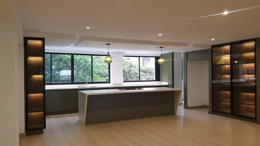 Apartamento de 4 alcobas en venta en Lalinde, Medellín, 295 m² · foto 8 de 24