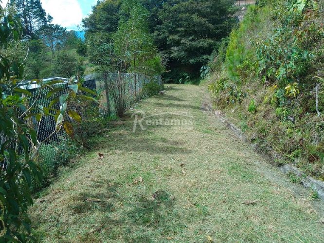 Lote en venta en Loma Del Escobero, Envigado, 2263 m² · foto 2 de 20