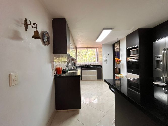 Apartamento de 3 alcobas en venta en La Florida, Medellín, 204 m² · foto 4 de 24