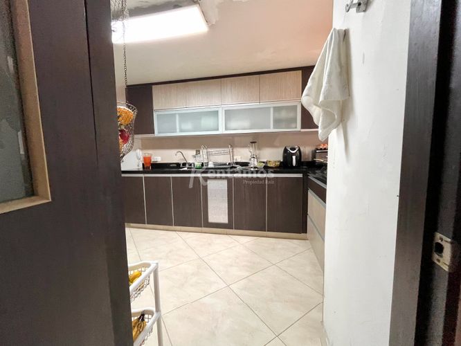 Apartamento de 3 alcobas en venta en La Florida, Medellín, 204 m² · foto 7 de 24