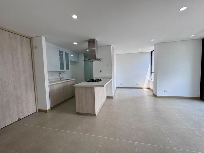 Apartamento de 2 alcobas en arriendo en Loma Del Escobero, Envigado, 80 m² · foto 2 de 7