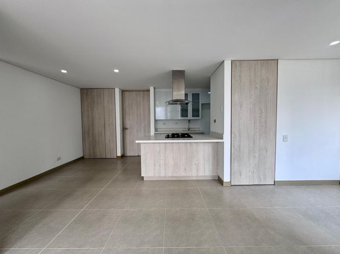 Apartamento de 2 alcobas en arriendo en Loma Del Escobero, Envigado, 80 m² · foto 3 de 7