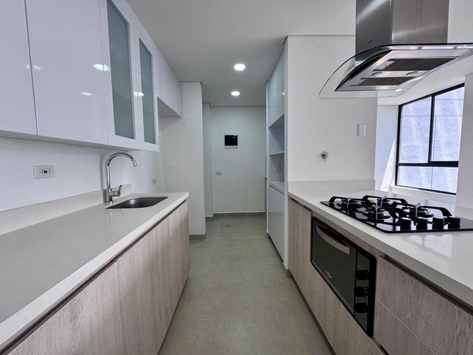Apartamento de 2 alcobas en arriendo en Loma Del Escobero, Envigado, 80 m² · foto 6 de 7