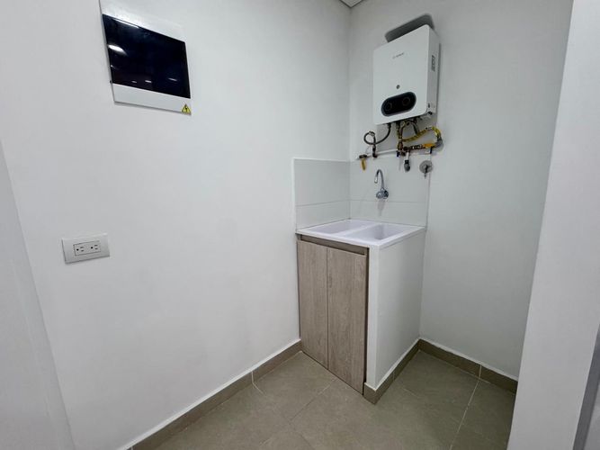 Apartamento de 2 alcobas en arriendo en Loma Del Escobero, Envigado, 80 m² · foto 7 de 7