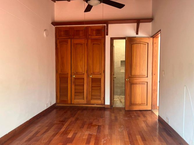 Casa de 3 alcobas en venta en Loma Benedictinos, Envigado, 370 m² · foto 12 de 14