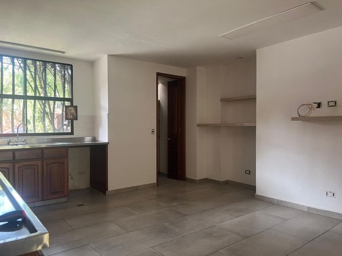 Casa de 3 alcobas en venta en Loma Benedictinos, Envigado, 370 m² · foto 9 de 14